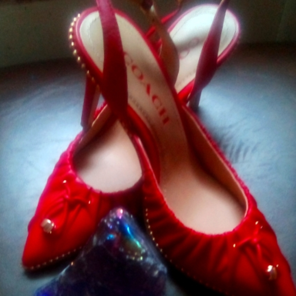Coach pumps